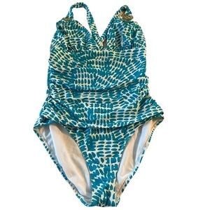 Old Navy  One Piece Women’s Slim Effect size medium Swimsuit stomach cover